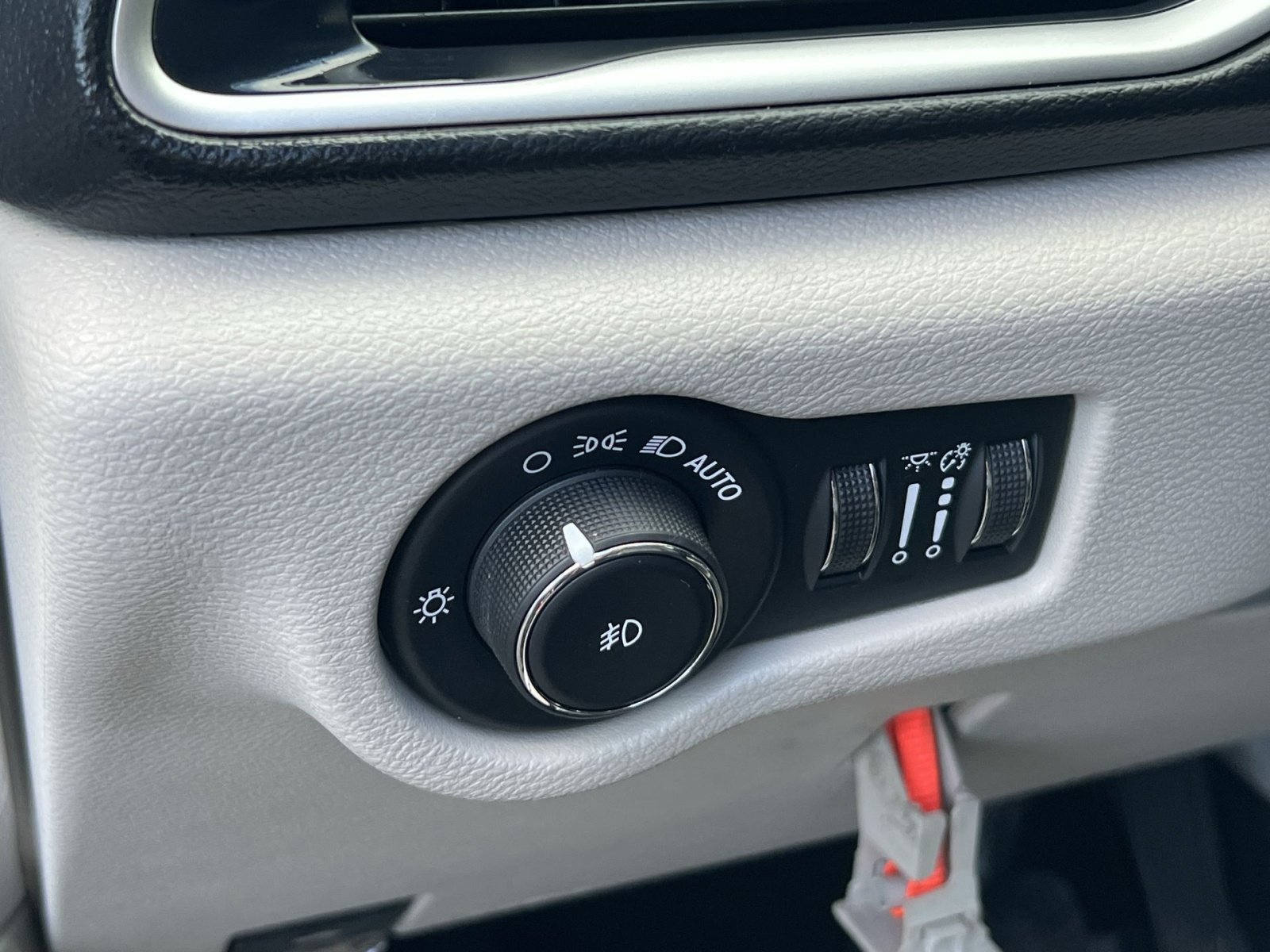 Used 2020 Chrysler Pacifica Touring-L image 30