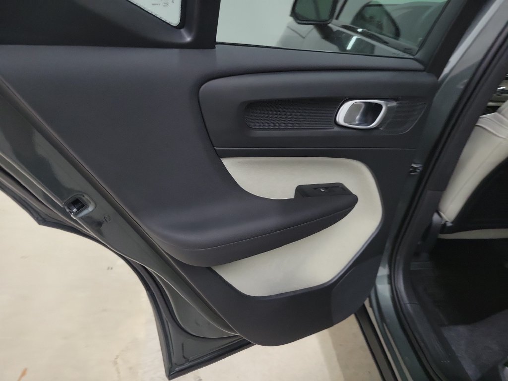 Used 2018 Volvo XC60 T5 Inscription w/ Convenience Package AWD/4WD image 23