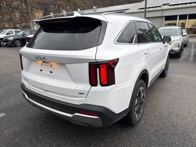 Used 2024 Kia Sorento S image 5