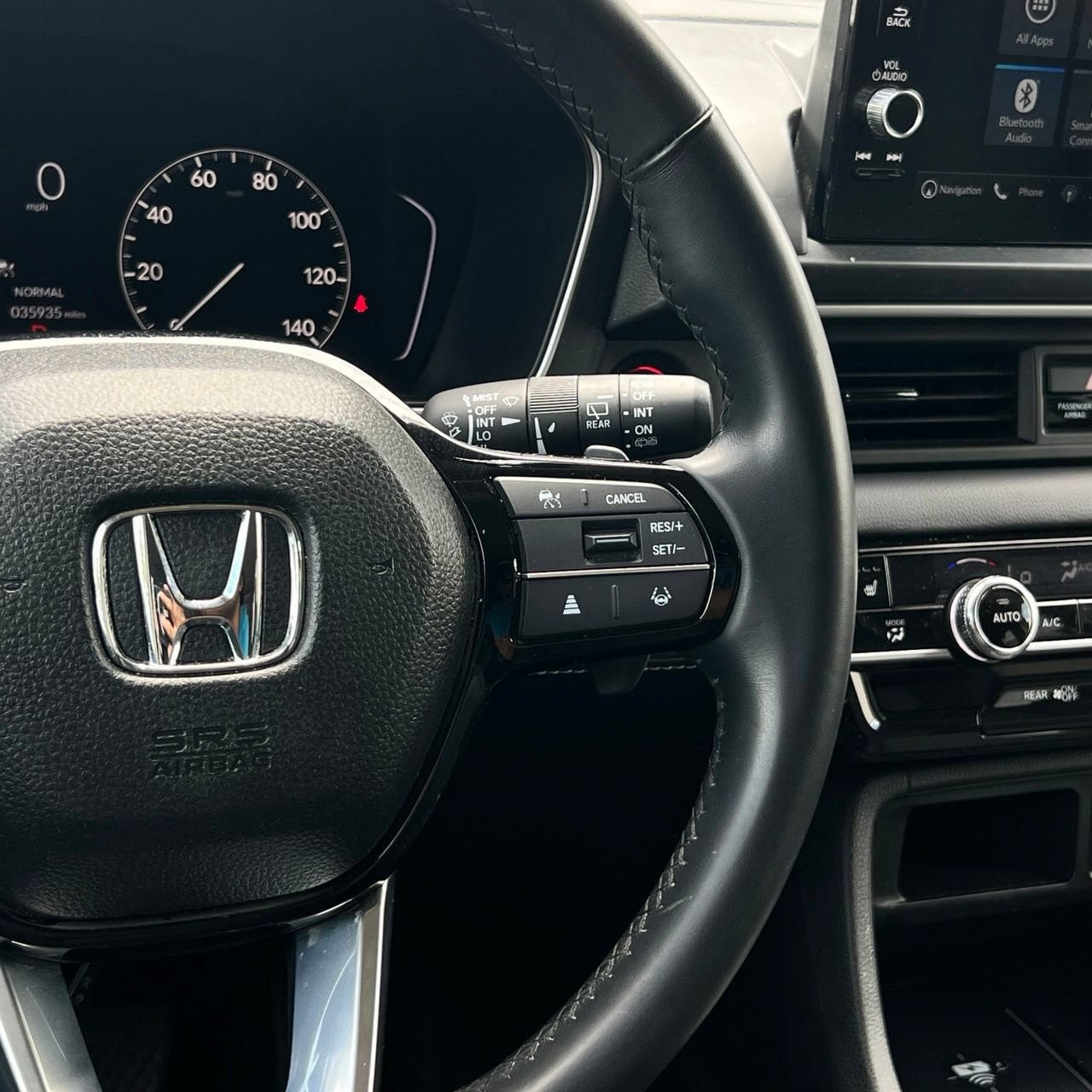 Used 2025 Honda Pilot Touring image 14