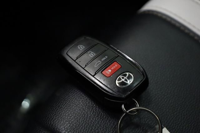 Used 2025 Toyota Camry SE image 32