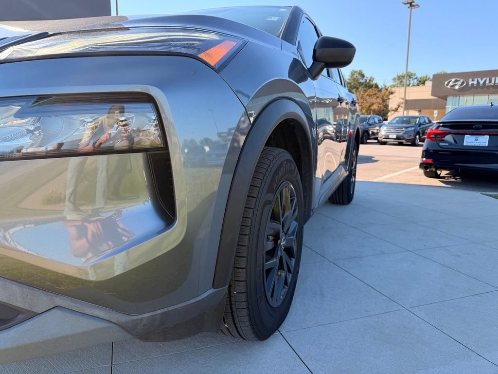 Used 2023 Nissan Rogue S AWD/4WD image 10
