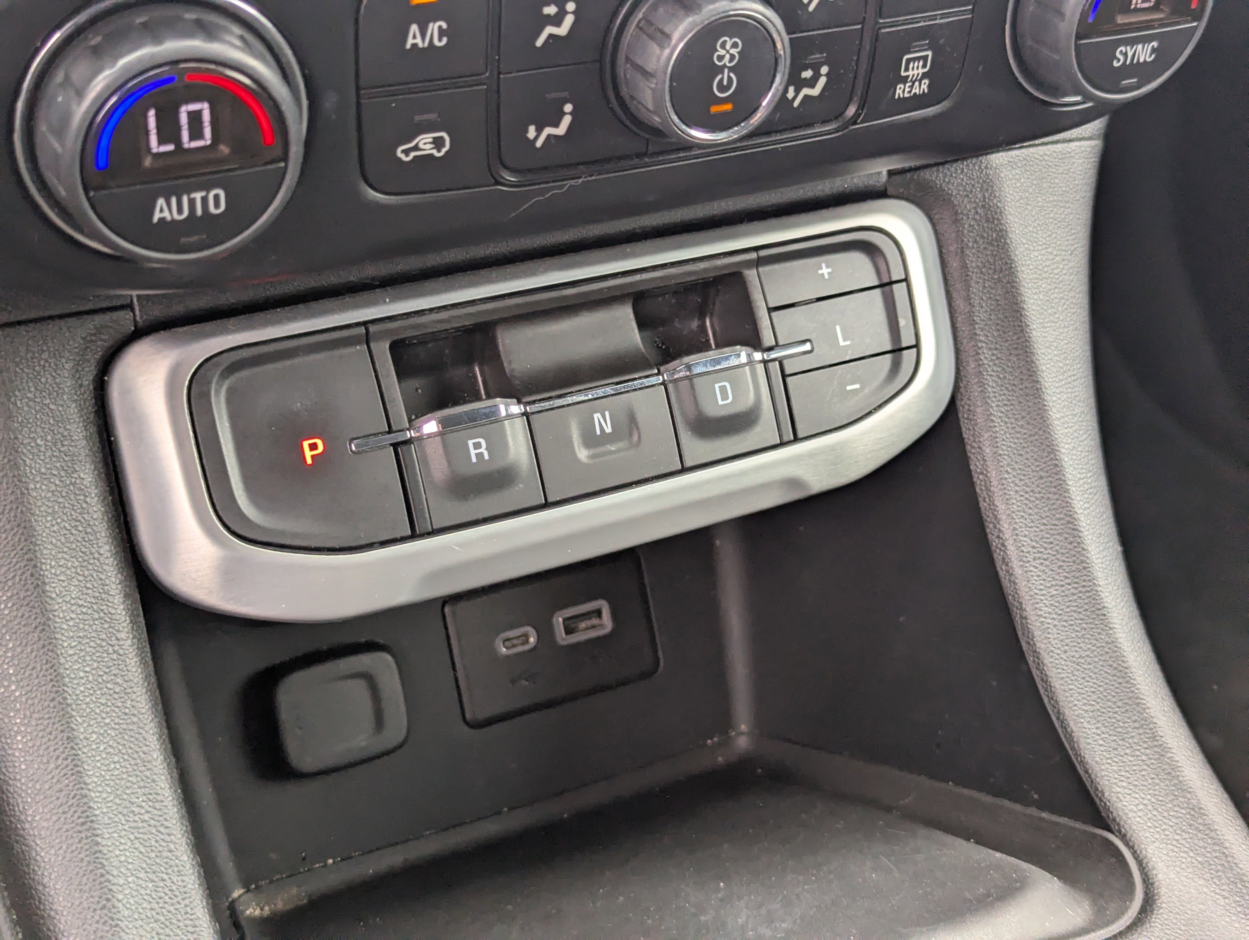 Used 2020 GMC Acadia SLE w/ Driver Convenience Package image 26