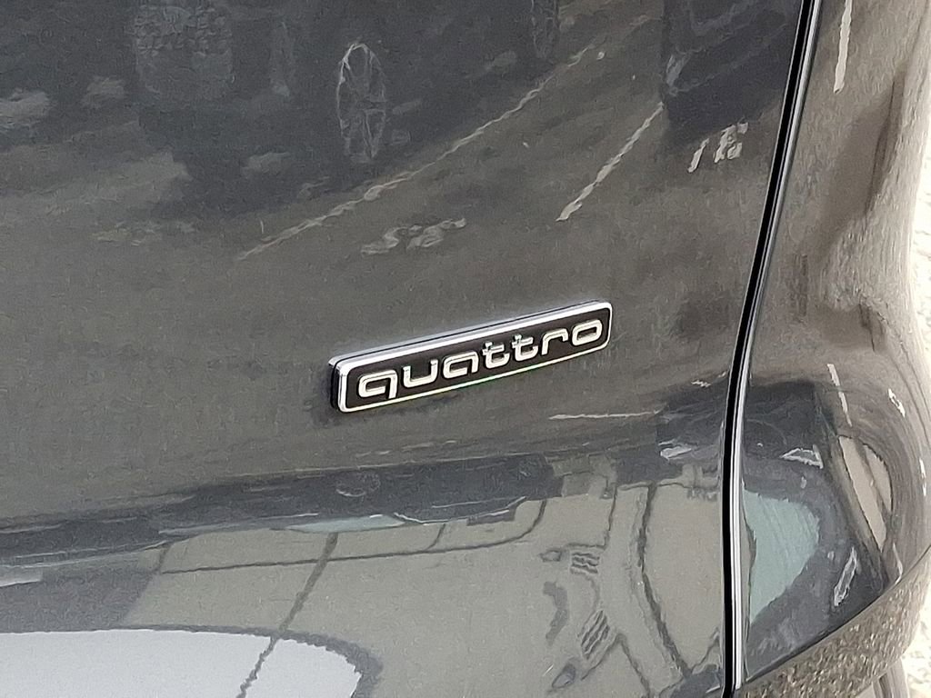 Used 2025 Audi Q5 Premium w/ Convenience Package image 30