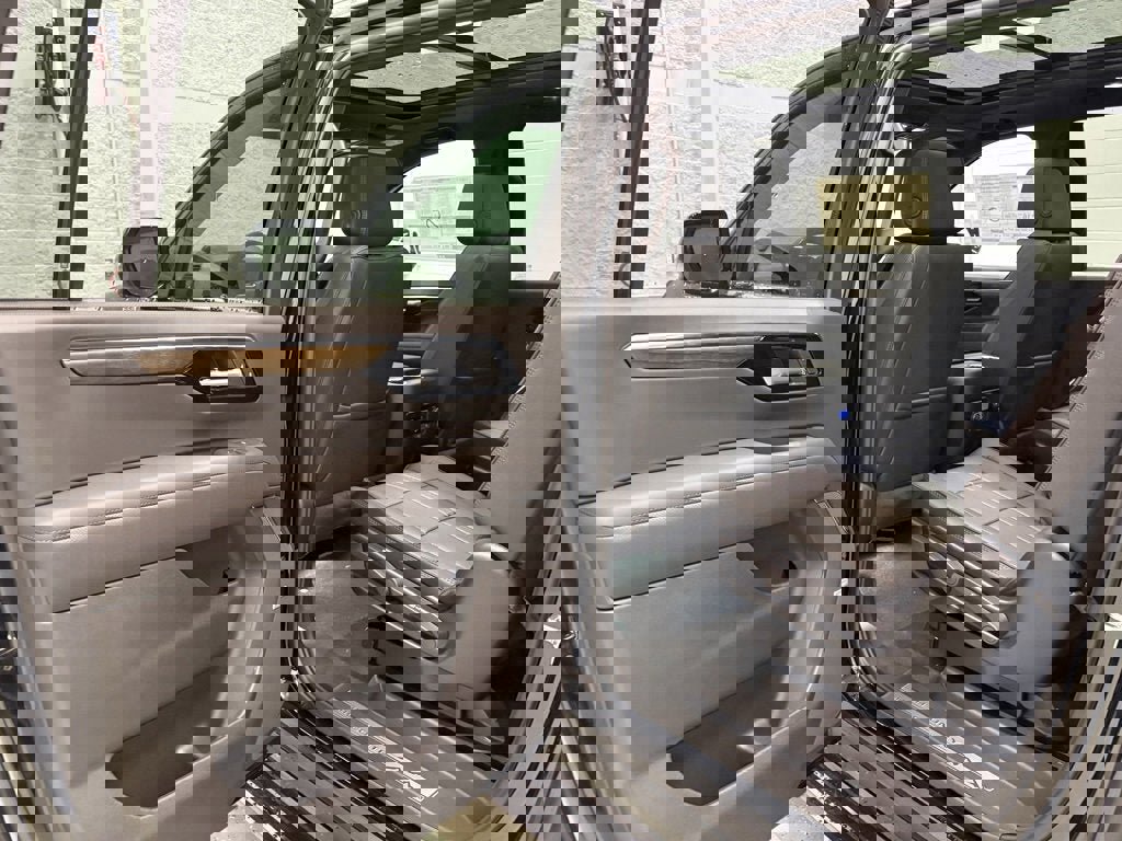 New 2026 Chevrolet Suburban High Country image 29