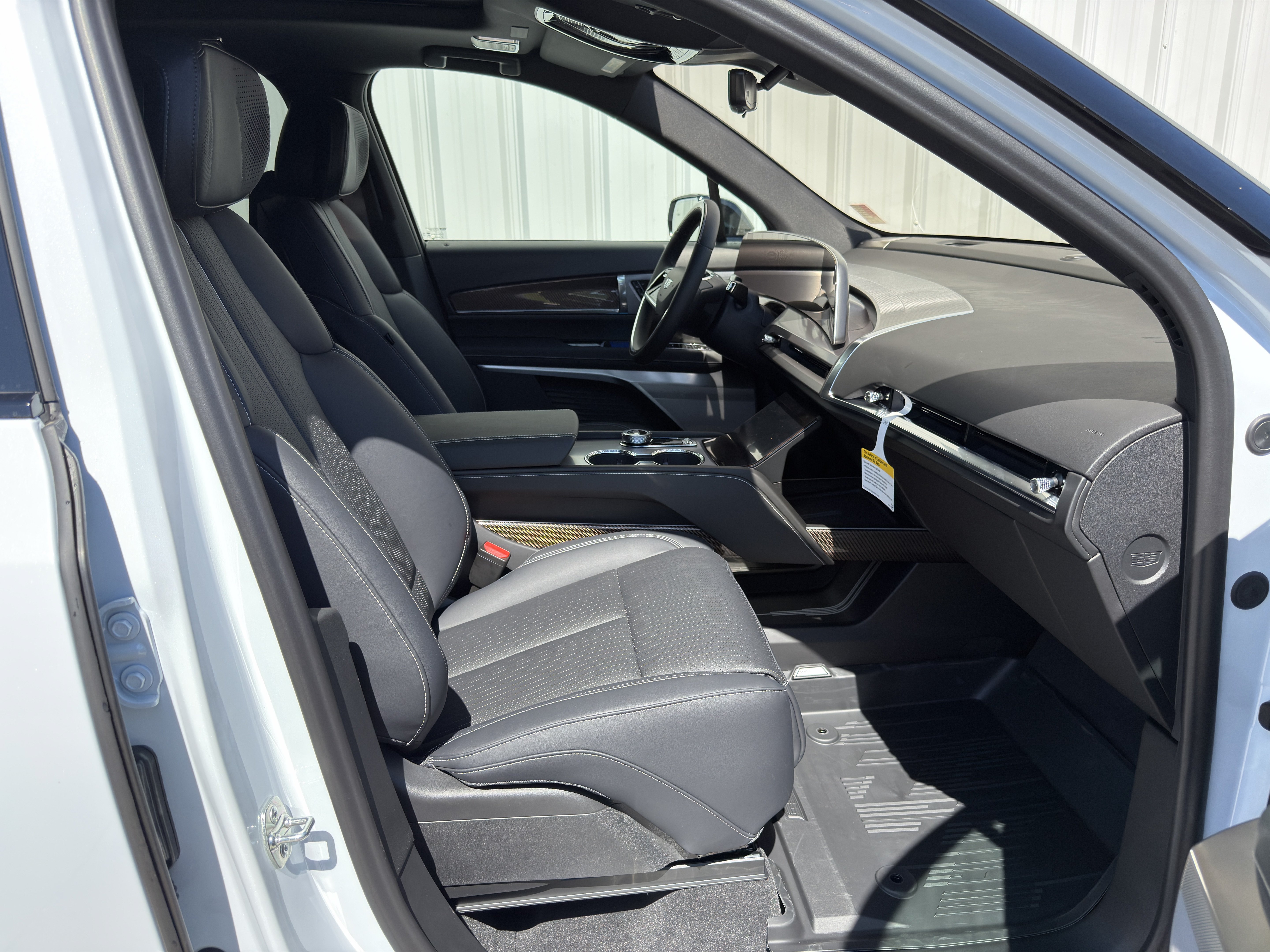 New 2027 Cadillac Vistiq Sport w/ LPO, Floor Liner Package AWD/4WD image 22