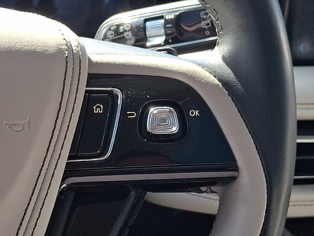 Used 2025 Lincoln Aviator AWD image 26