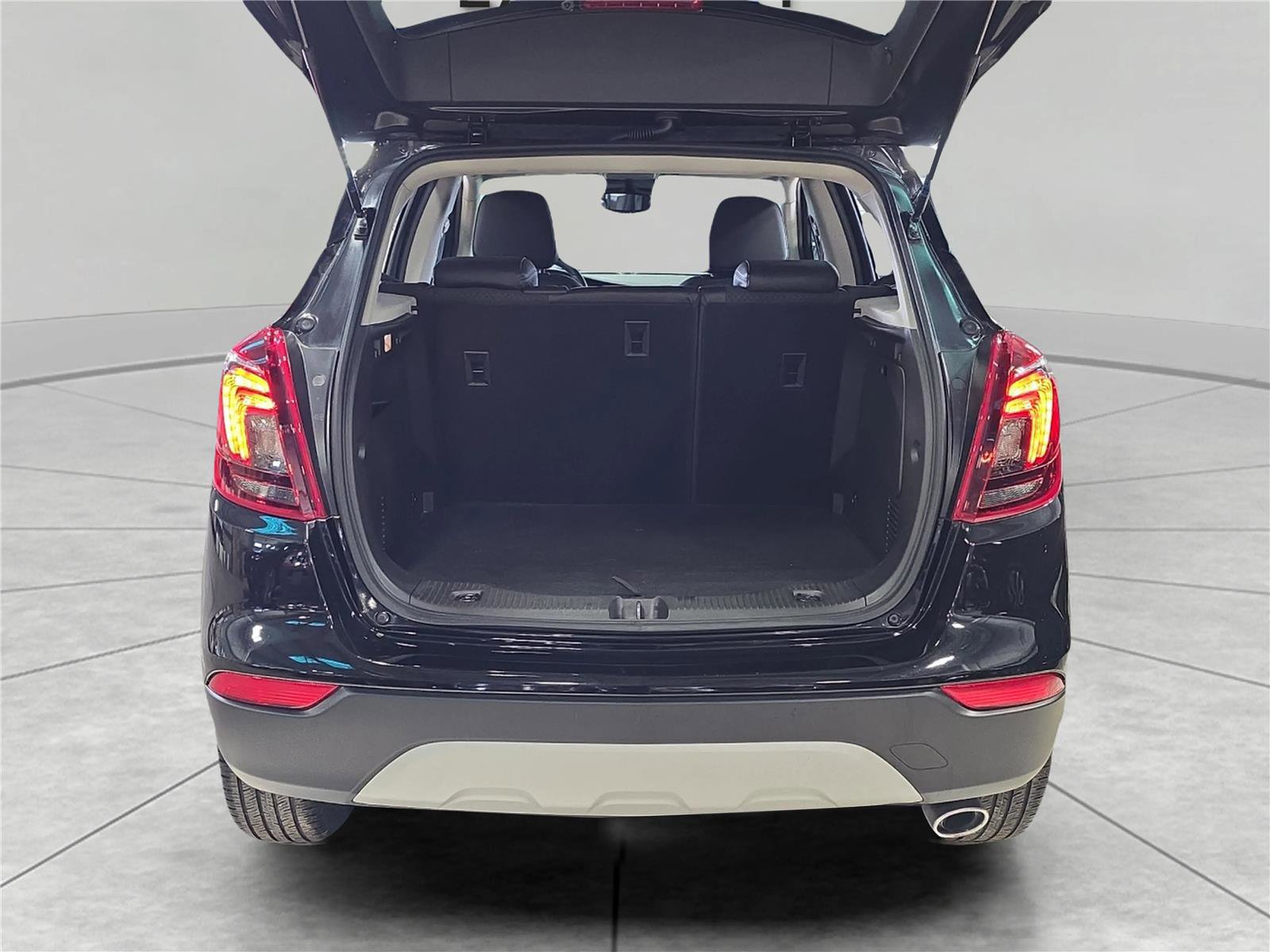 Used 2022 Buick Encore Preferred w/ Safety Package image 28