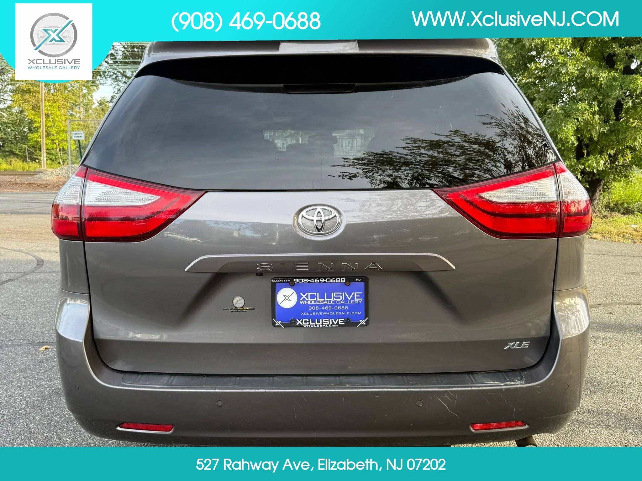 Used 2019 Toyota Sienna XLE Premium w/ Carpet Mat Package FWD image 39