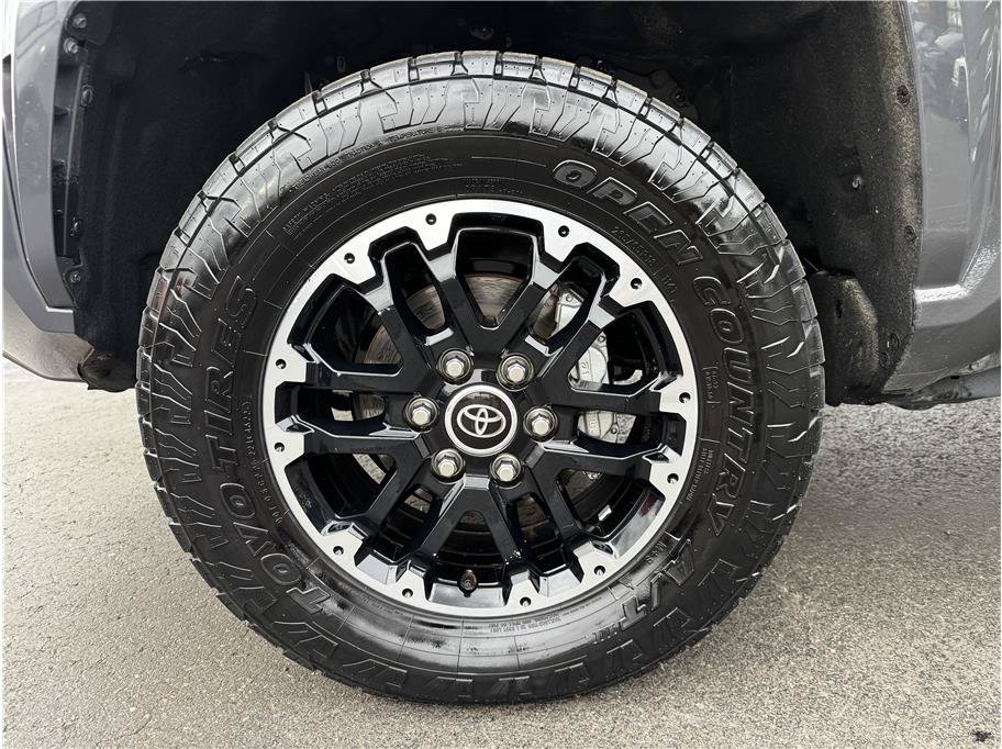 Used 2025 Toyota Tacoma SR5 AWD/4WD image 27