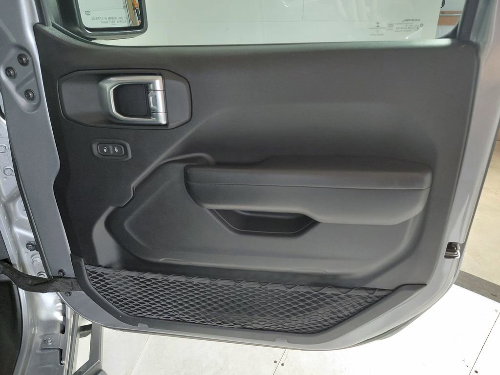 Certified 2021 Jeep Gladiator Sport AWD/4WD image 14