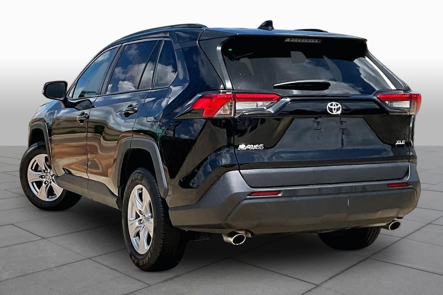 Used 2023 Toyota RAV4 XLE FWD image 12