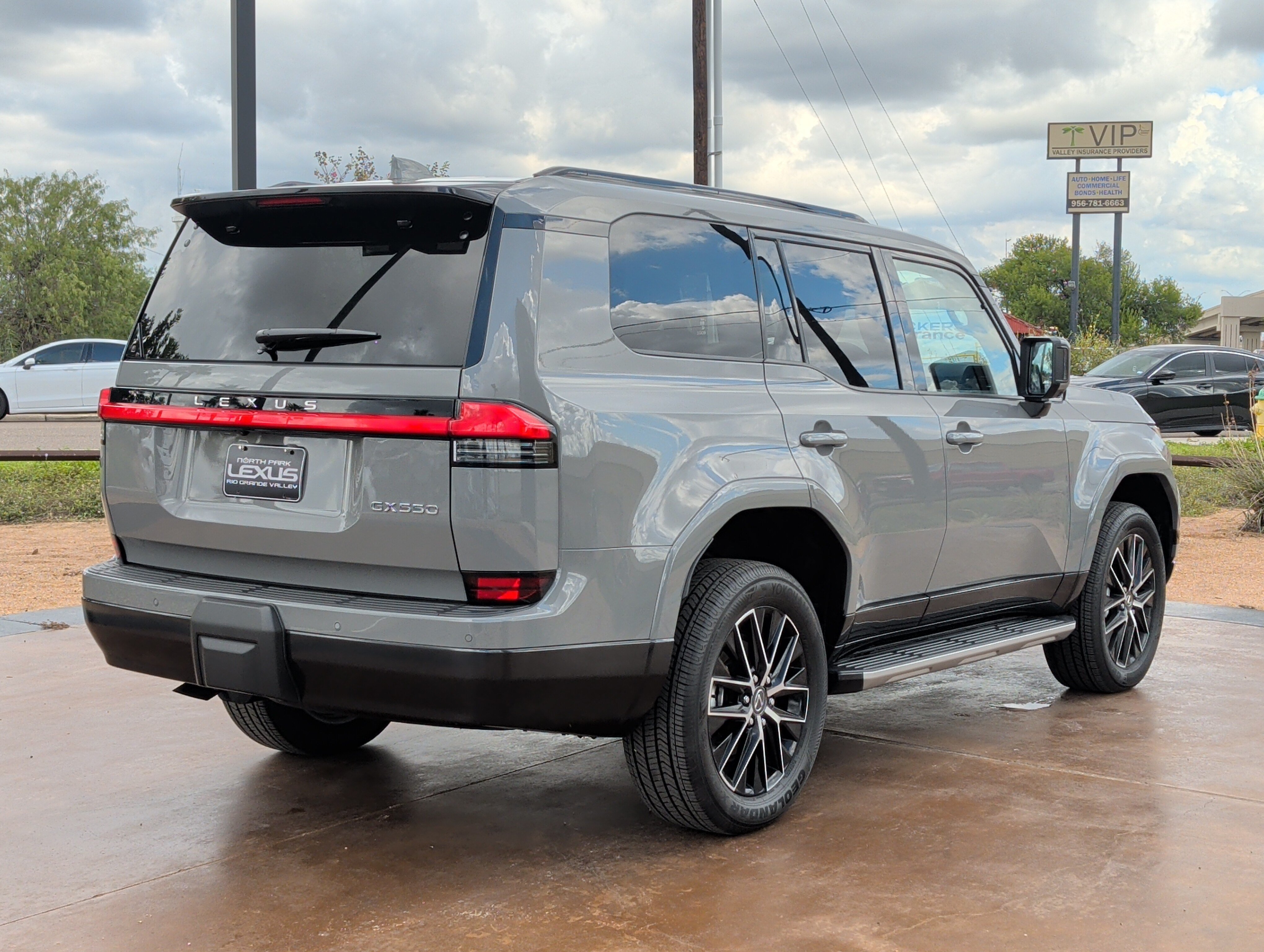 Used 2026 Lexus GX 550 w/ Accessory Package (2T) AWD/4WD image 2