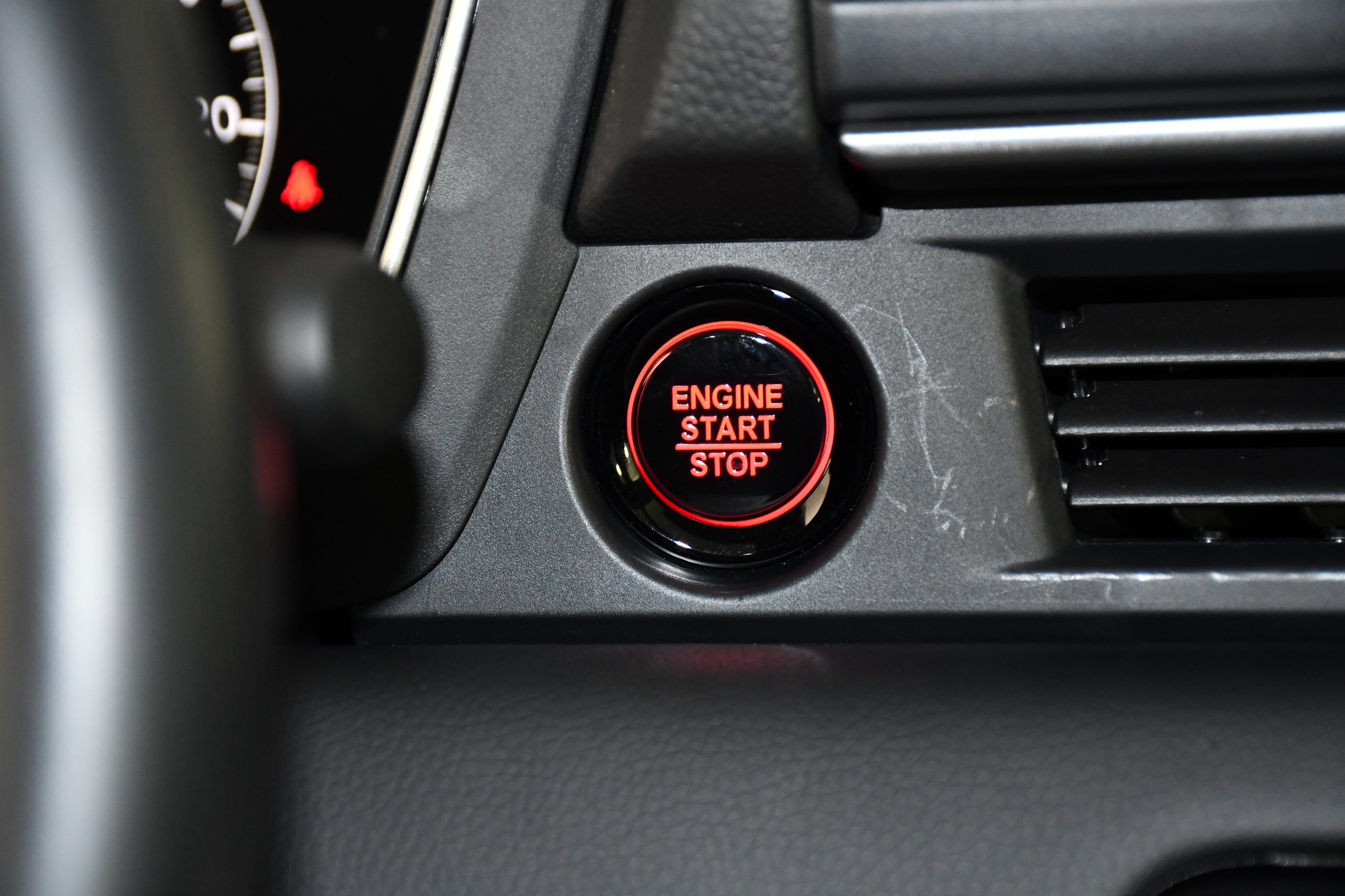 Certified 2025 Honda Pilot Touring image 24