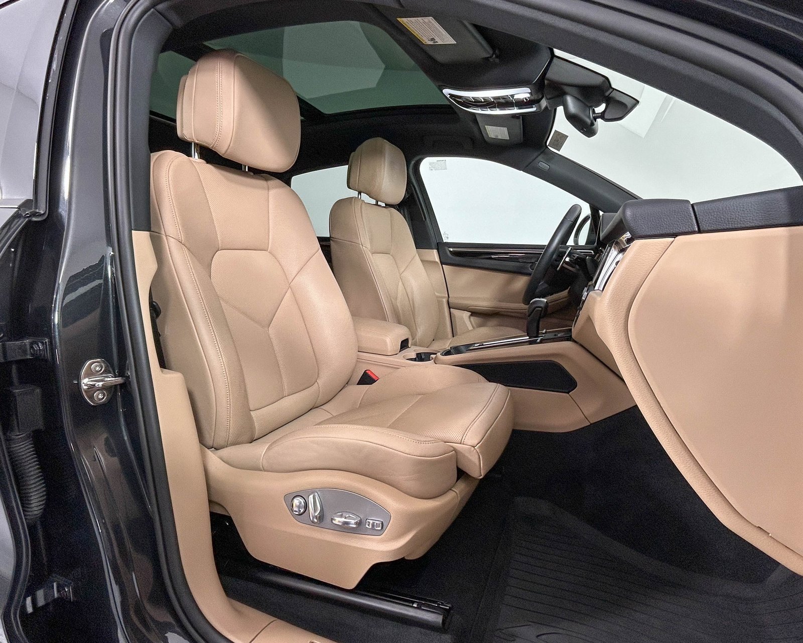 Used 2024 Porsche Macan image 23