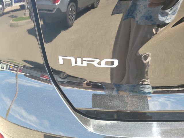 Used 2024 Kia Niro Wave w/ Wave Preserve Package FWD image 7