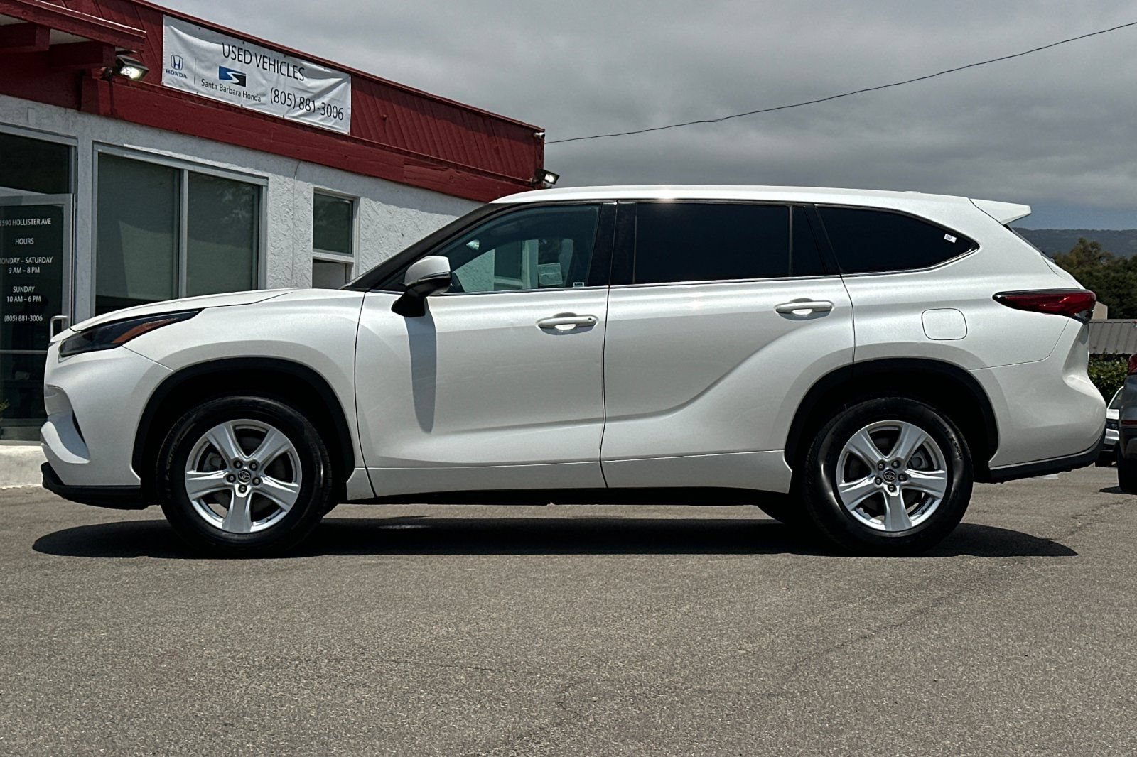 Used 2021 Toyota Highlander L FWD image 7