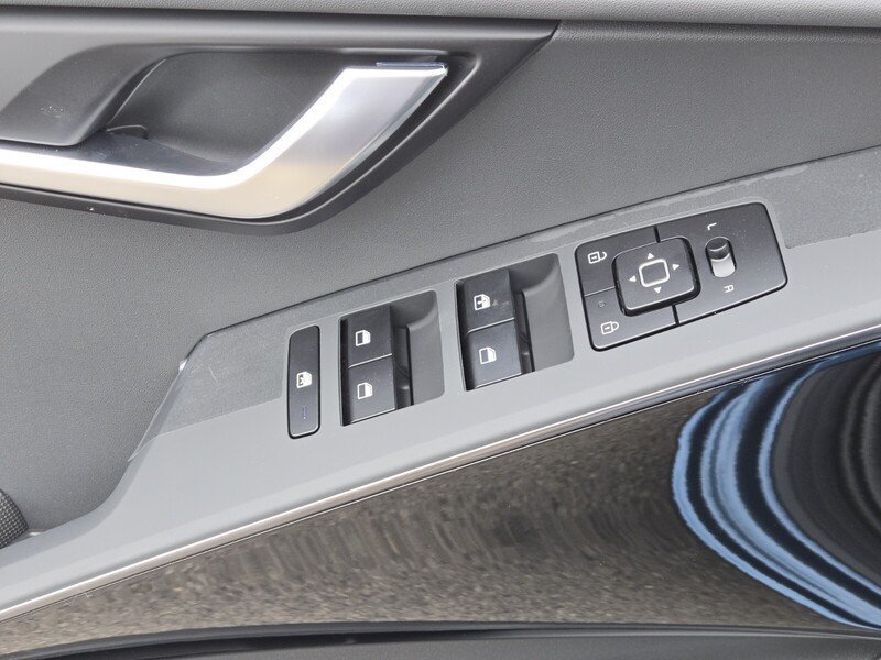 New 2026 Kia Niro EX FWD image 10