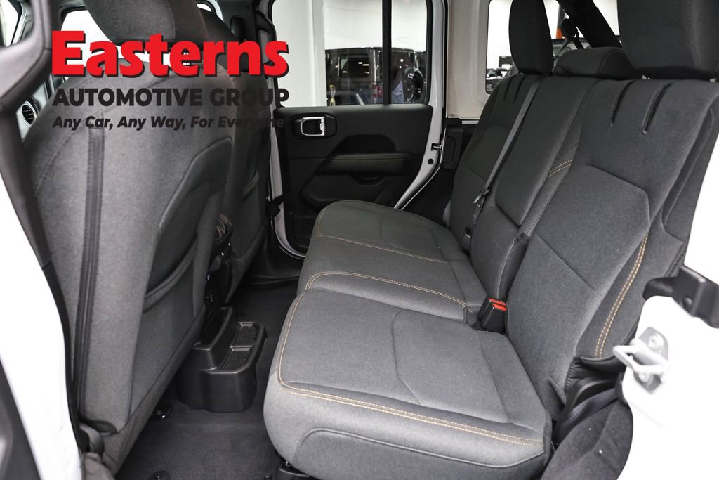 Used 2025 Jeep Wrangler Unlimited Sahara AWD/4WD image 21