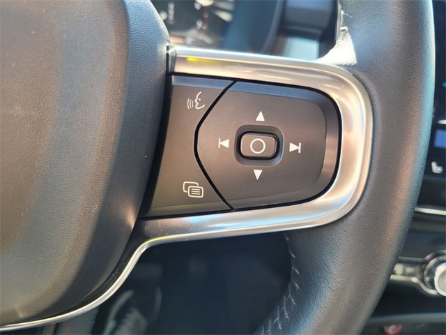 Used 2019 Volvo XC40 T5 Momentum image 25