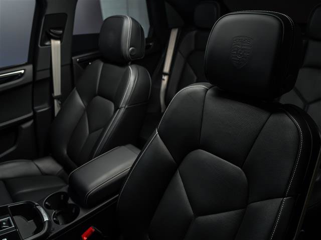 Used 2026 Porsche Macan AWD/4WD image 5