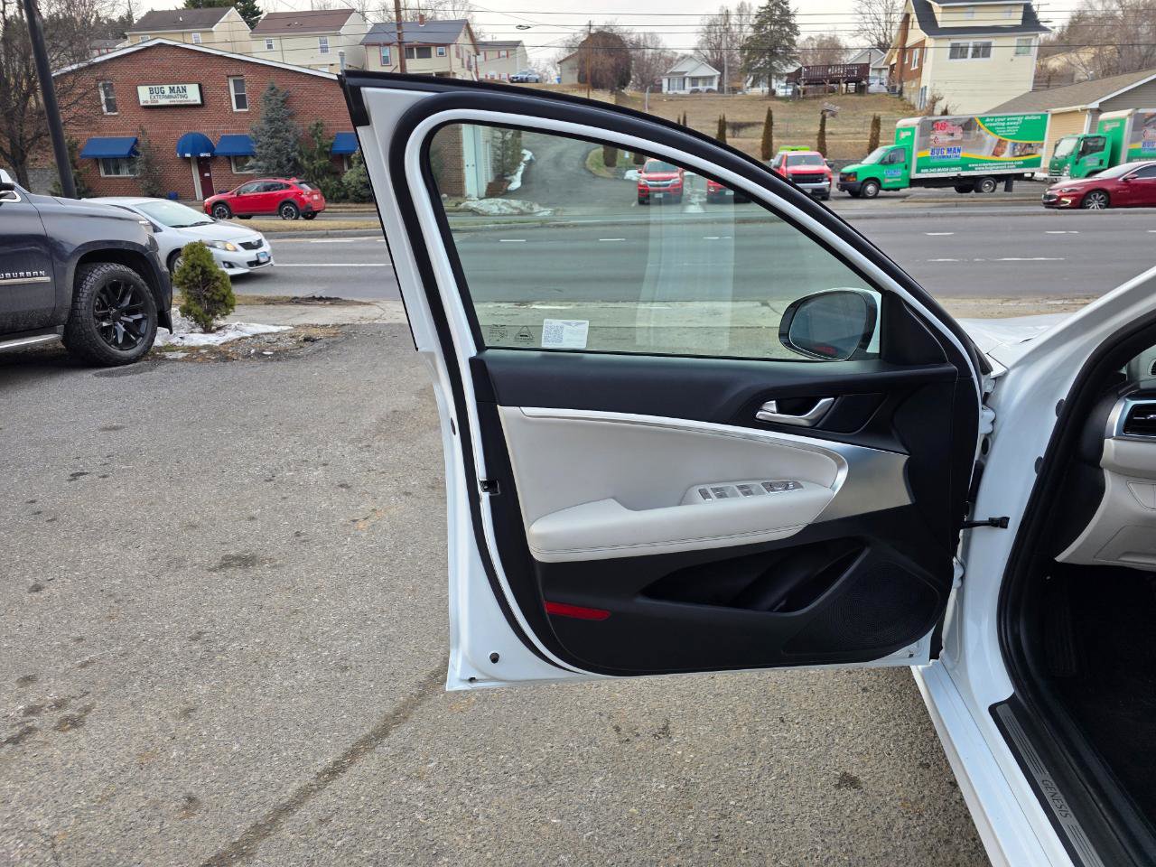 Used 2024 Genesis G70 2.5T image 10