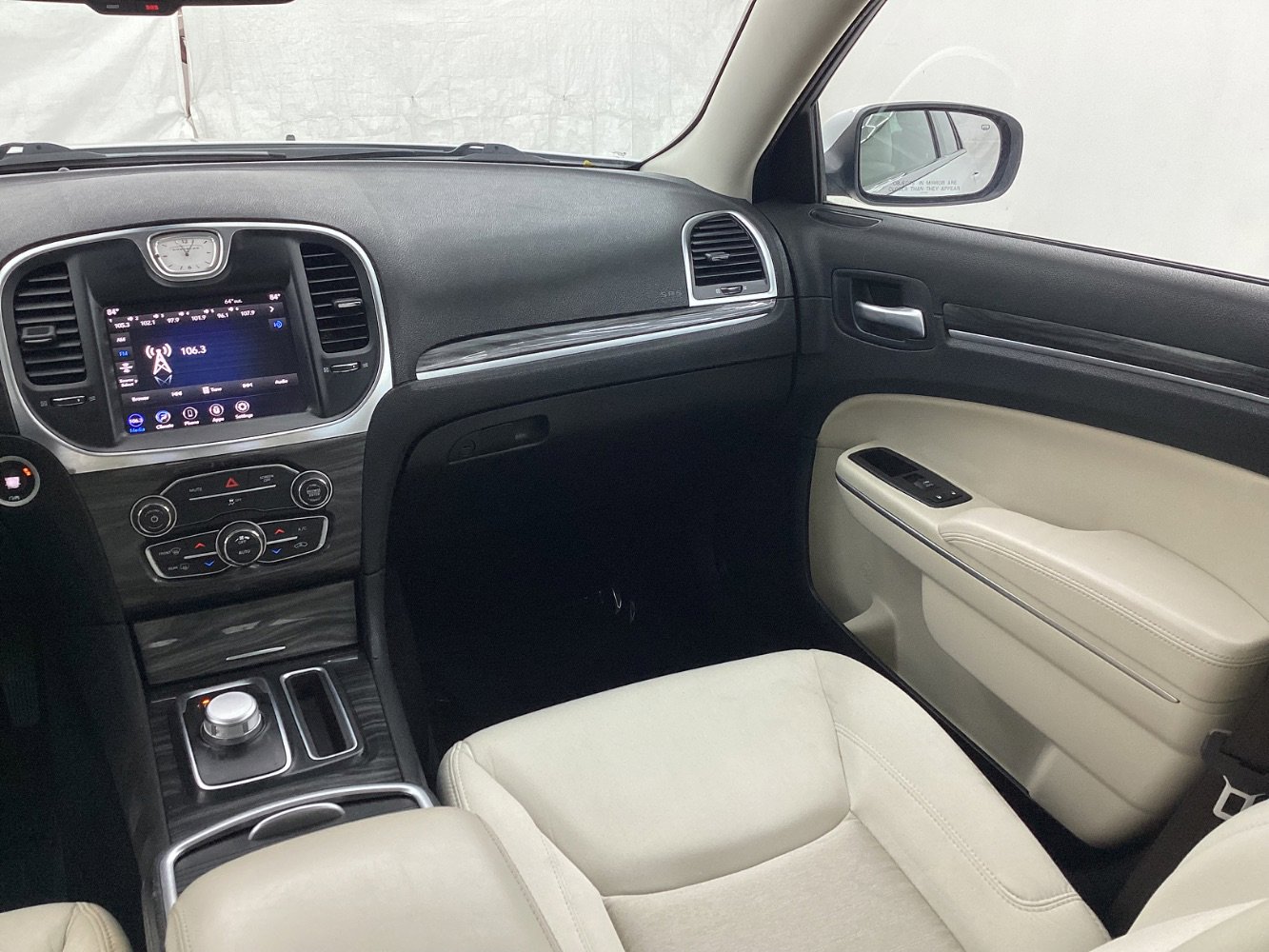 Used 2021 Chrysler 300 Touring image 27