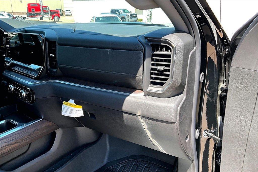 Used 2026 GMC Sierra 1500 SLT AWD/4WD image 9