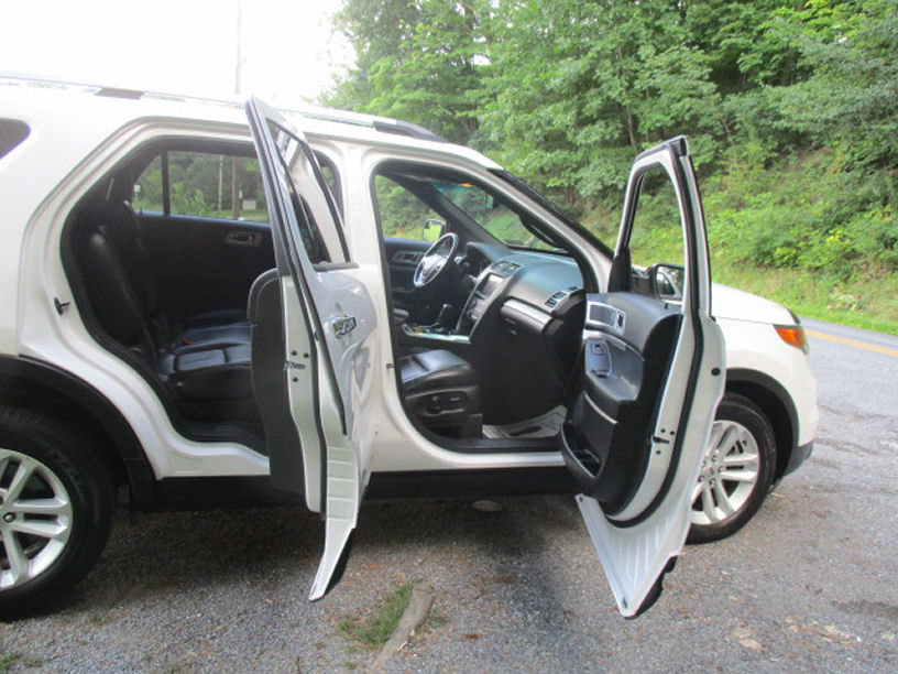 Used 2013 Ford Explorer XLT FWD image 12