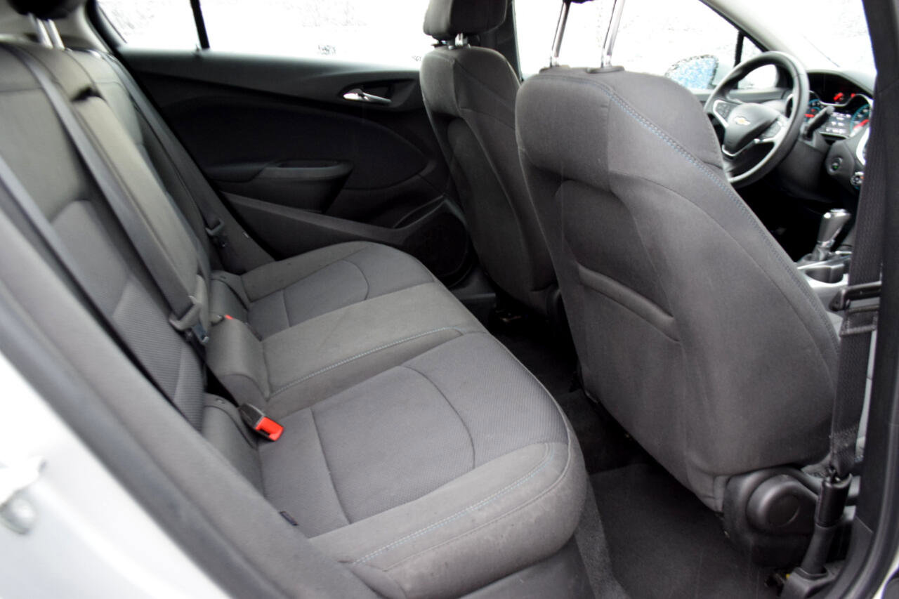Used 2018 Chevrolet Cruze LT w/ Convenience Package image 27