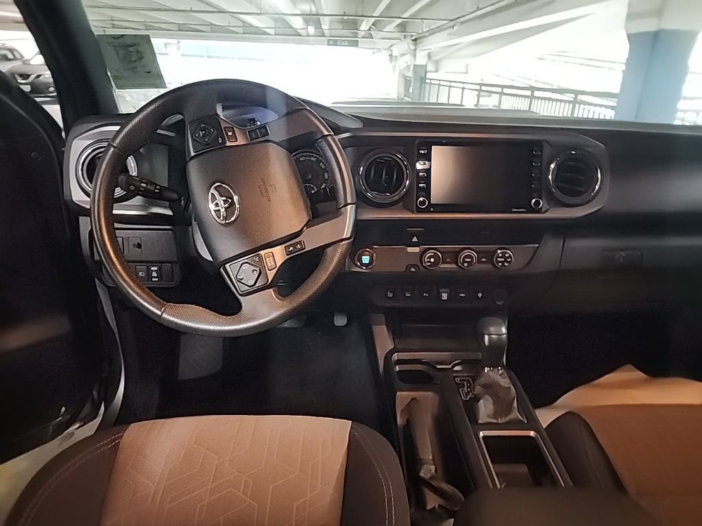 Used 2020 Toyota Tacoma TRD Sport w/ Technology Package RWD image 5
