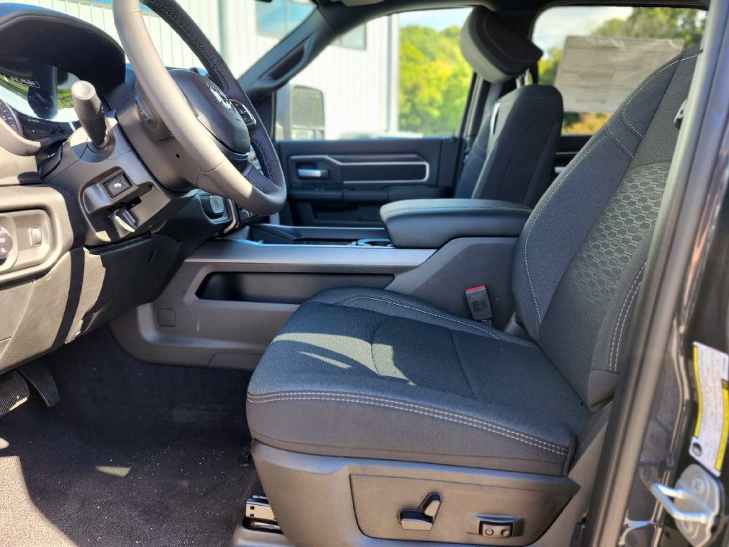 New 2026 RAM 2500 Big Horn AWD/4WD image 18