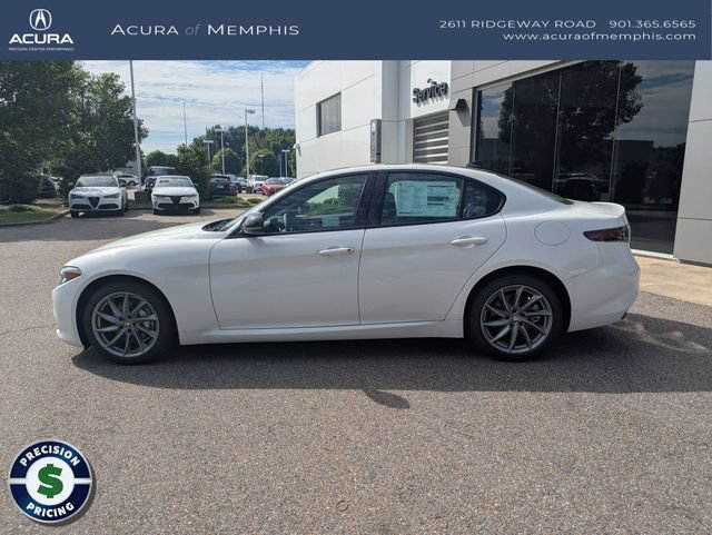 Used 2025 Alfa Romeo Giulia AWD image 3
