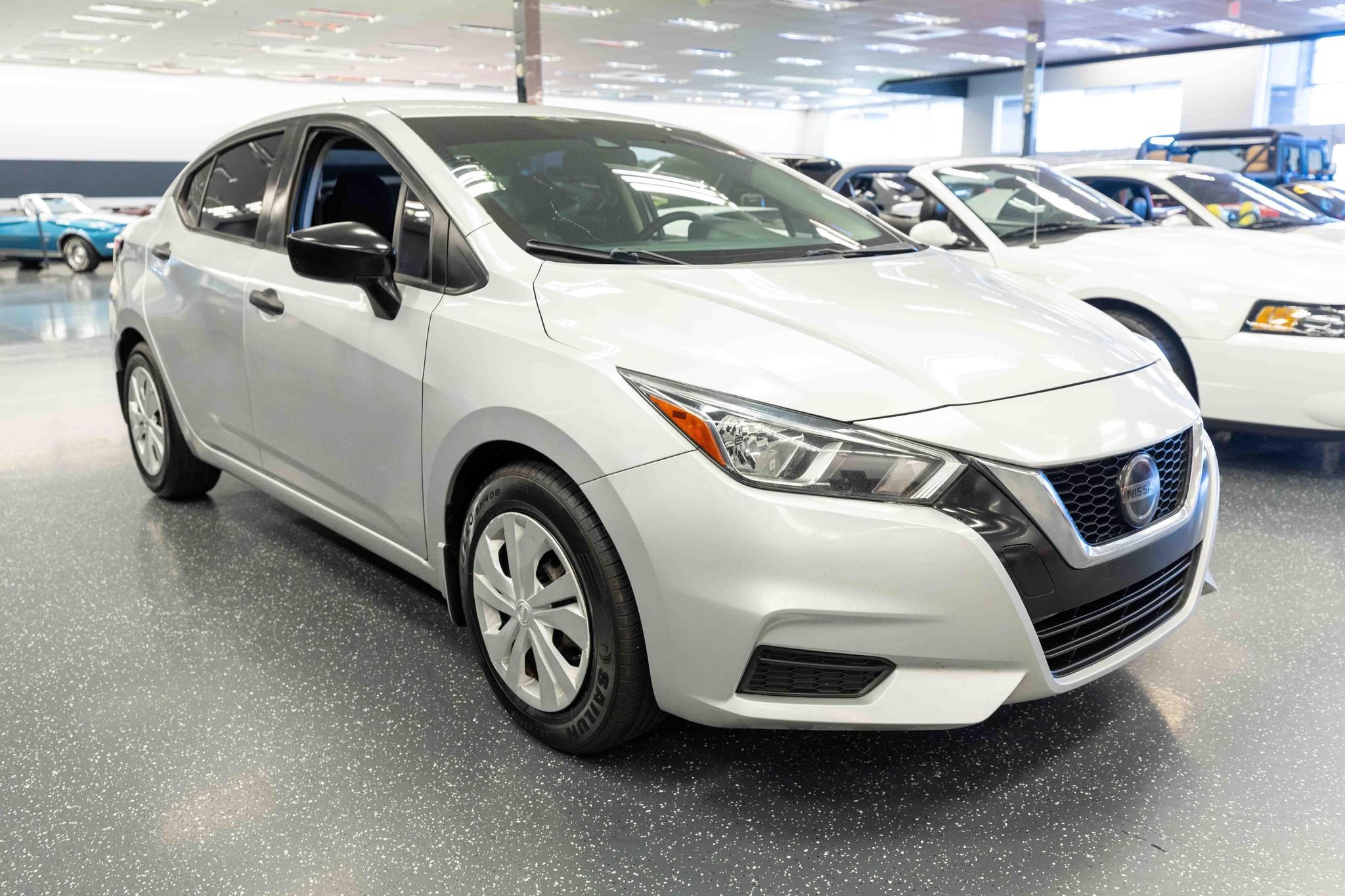Used 2021 Nissan Versa S FWD image 3