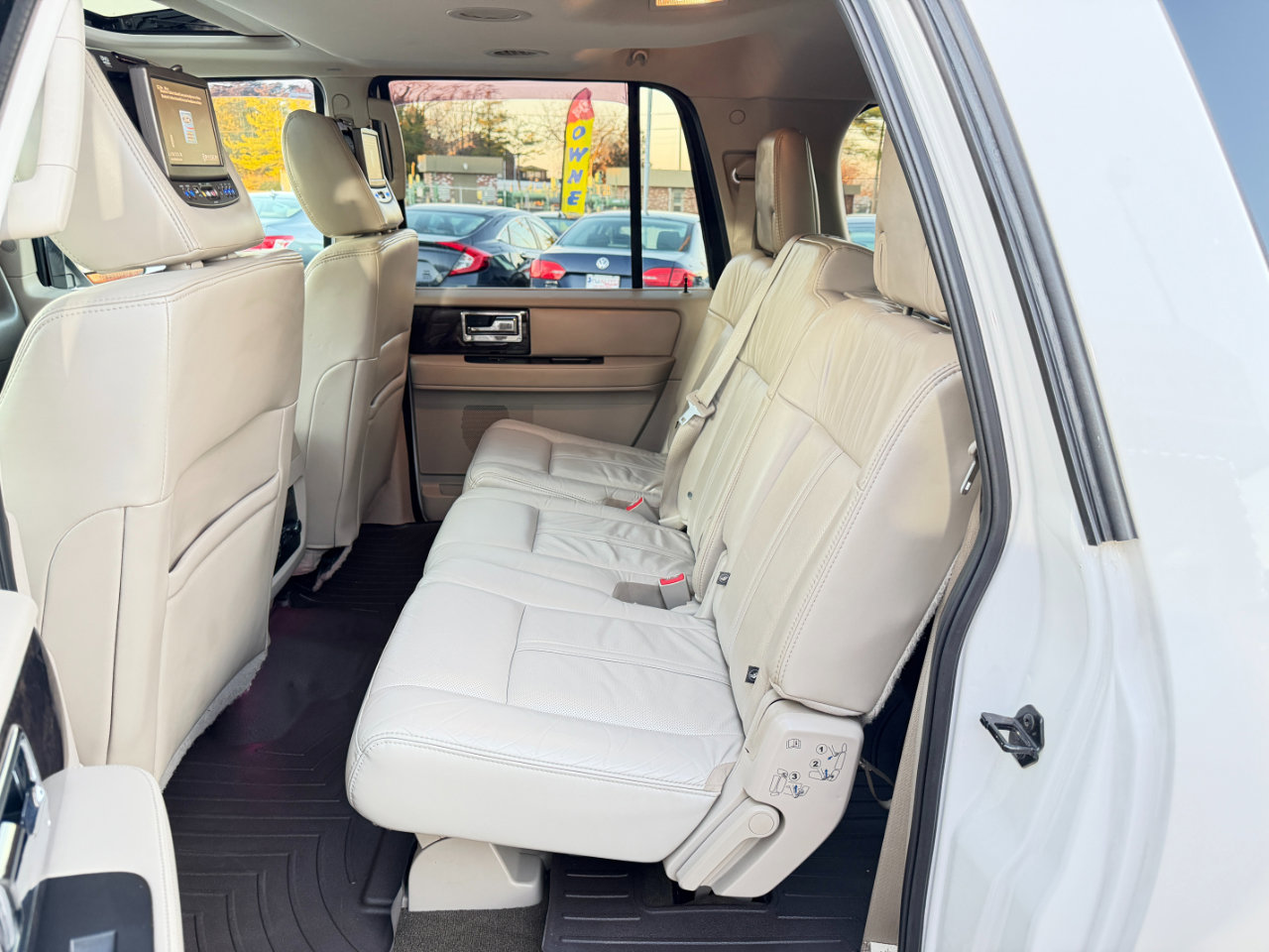 Used 2015 Lincoln Navigator L 4WD image 32