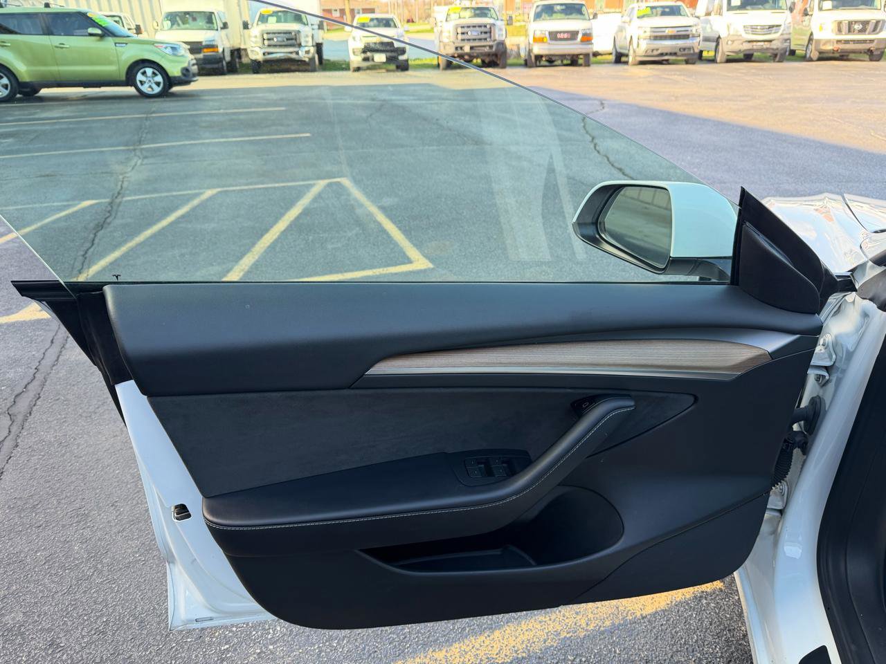 Used 2023 Tesla Model 3 Standard Range image 17