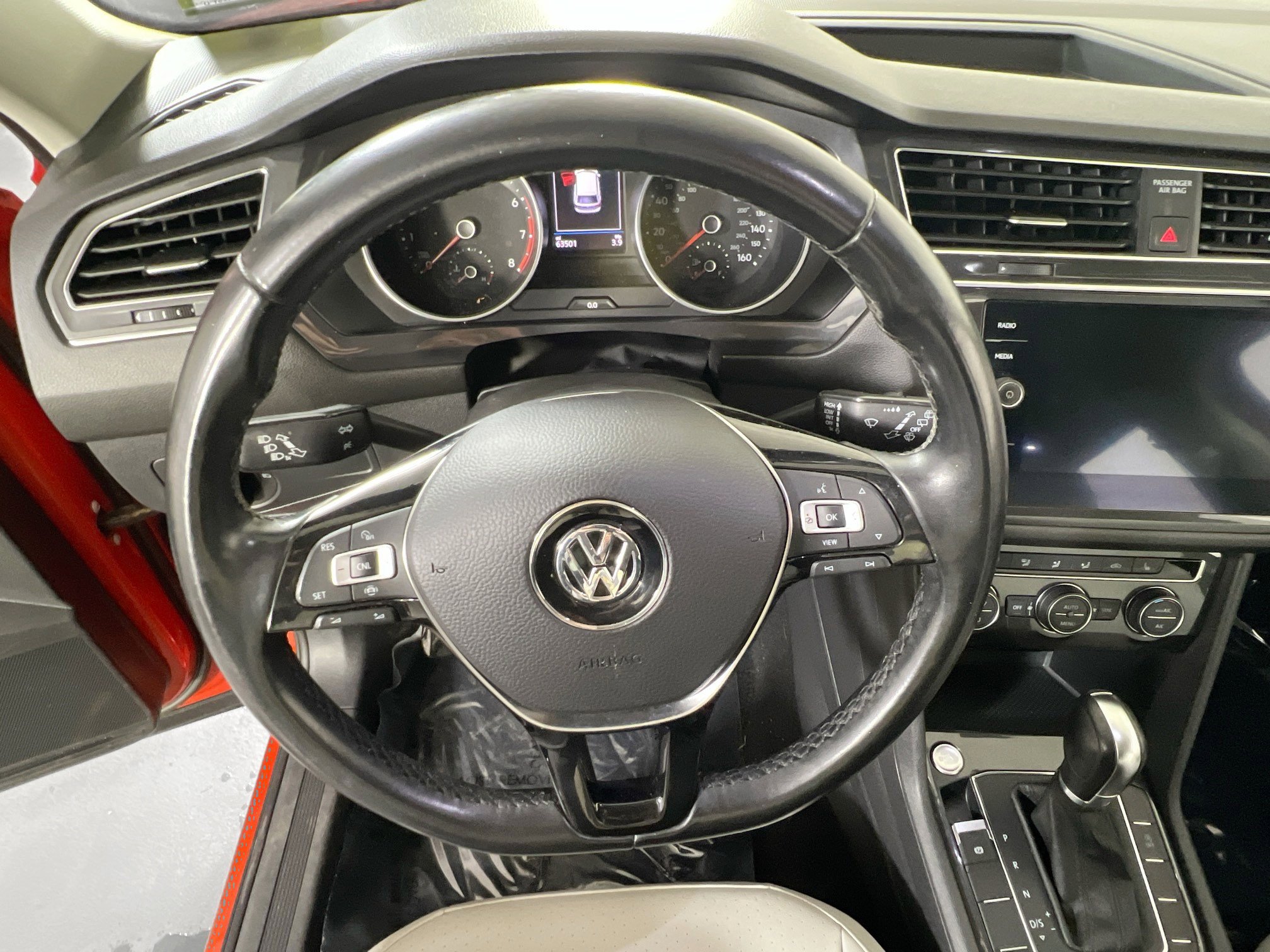 Used 2019 Volkswagen Tiguan SE w/ Panoramic Sunroof Package AWD/4WD image 11