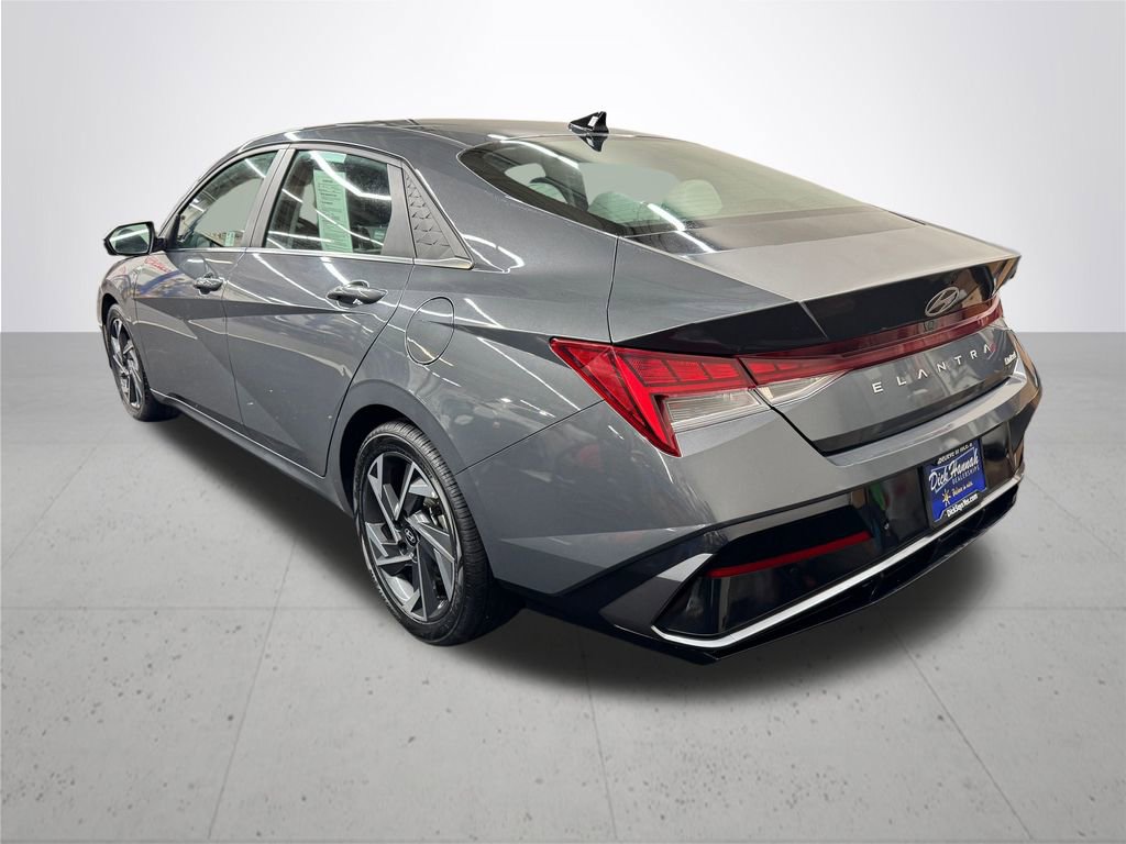 Used 2024 Hyundai Elantra Limited image 4