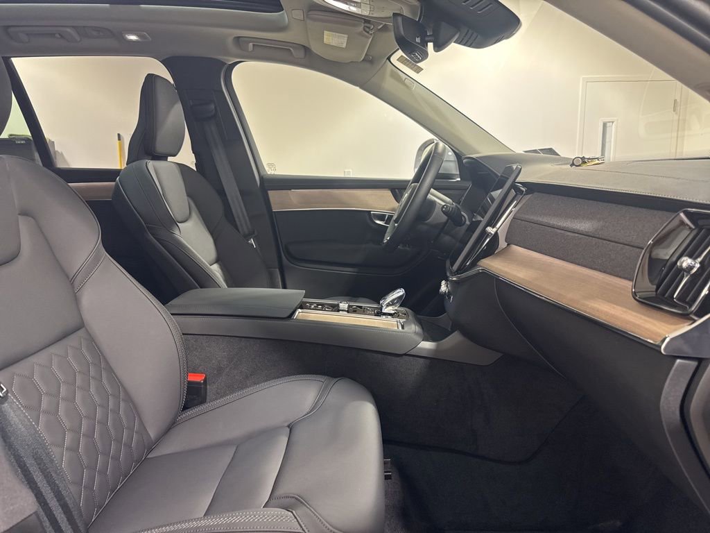 Used 2026 Volvo XC90 B5 Plus w/ Protection Package image 29