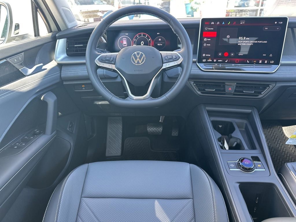 New 2025 Volkswagen Tiguan SE image 14