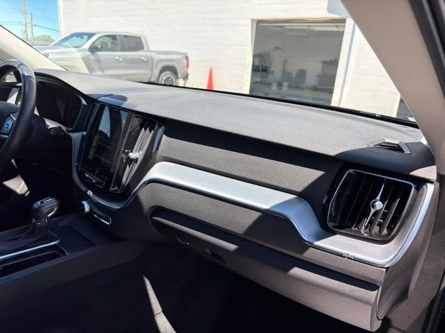 Used 2018 Volvo XC60 T5 Momentum w/ Vision Package AWD/4WD image 29