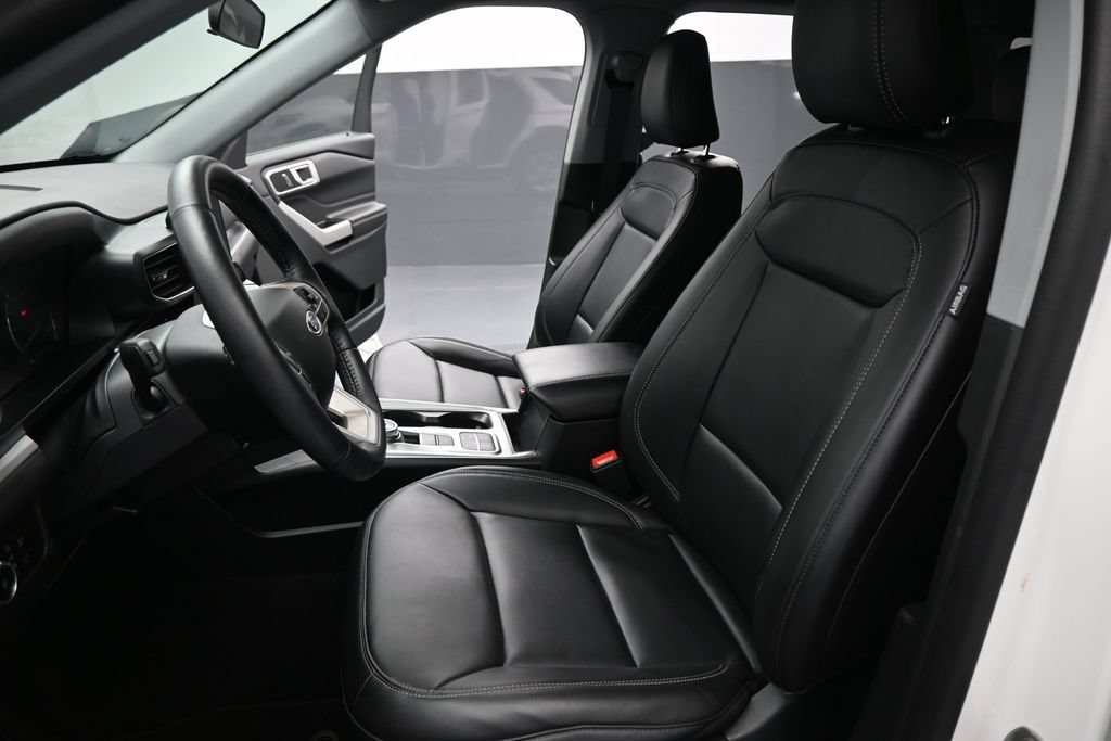 Certified 2023 Ford Explorer XLT w/ Equipment Group 202A RWD image 10