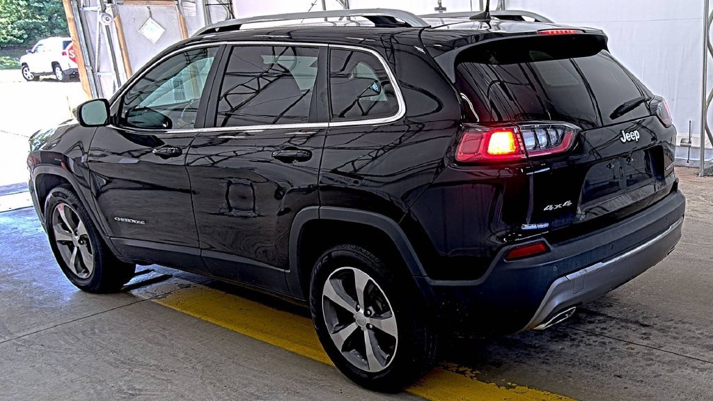 Used 2019 Jeep Cherokee Limited AWD/4WD image 2