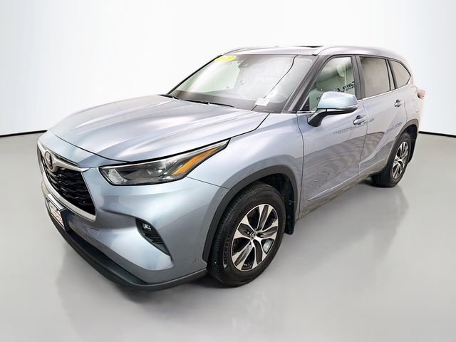 Used 2023 Toyota Highlander XLE AWD/4WD image 3