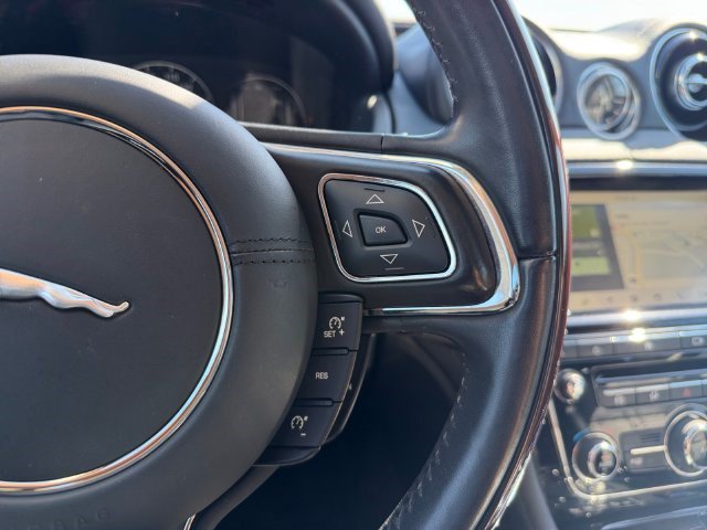 Used 2019 Jaguar XJ R-Sport RWD image 24