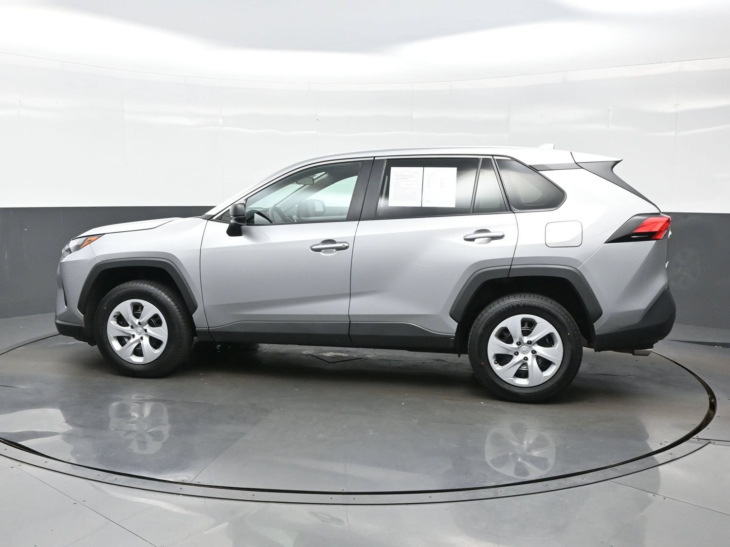 Used 2024 Toyota RAV4 LE AWD/4WD image 3