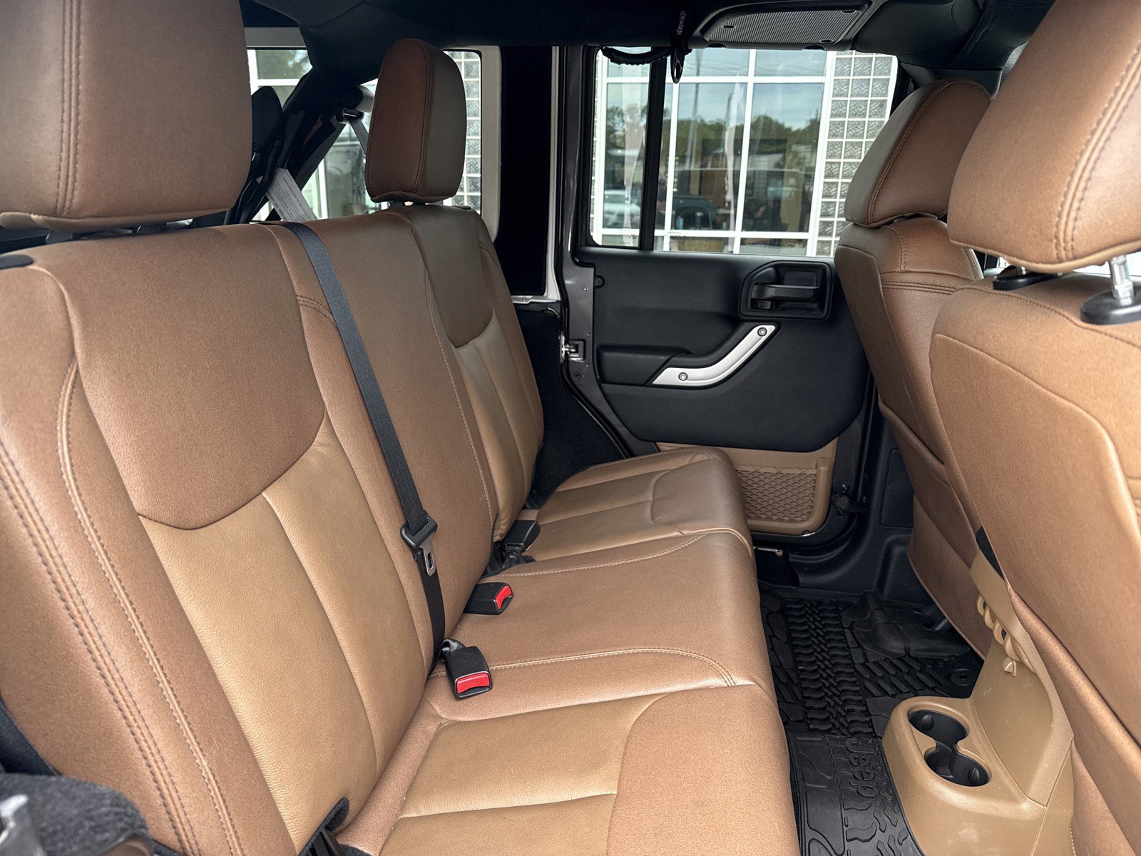 Used 2018 Jeep Wrangler Unlimited Rubicon w/ Dual Top Group AWD/4WD image 26