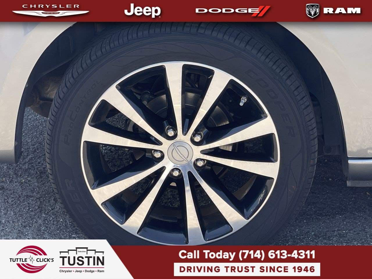 Used 2012 Chrysler 200 Touring w/ Sun/Sound Group FWD image 17