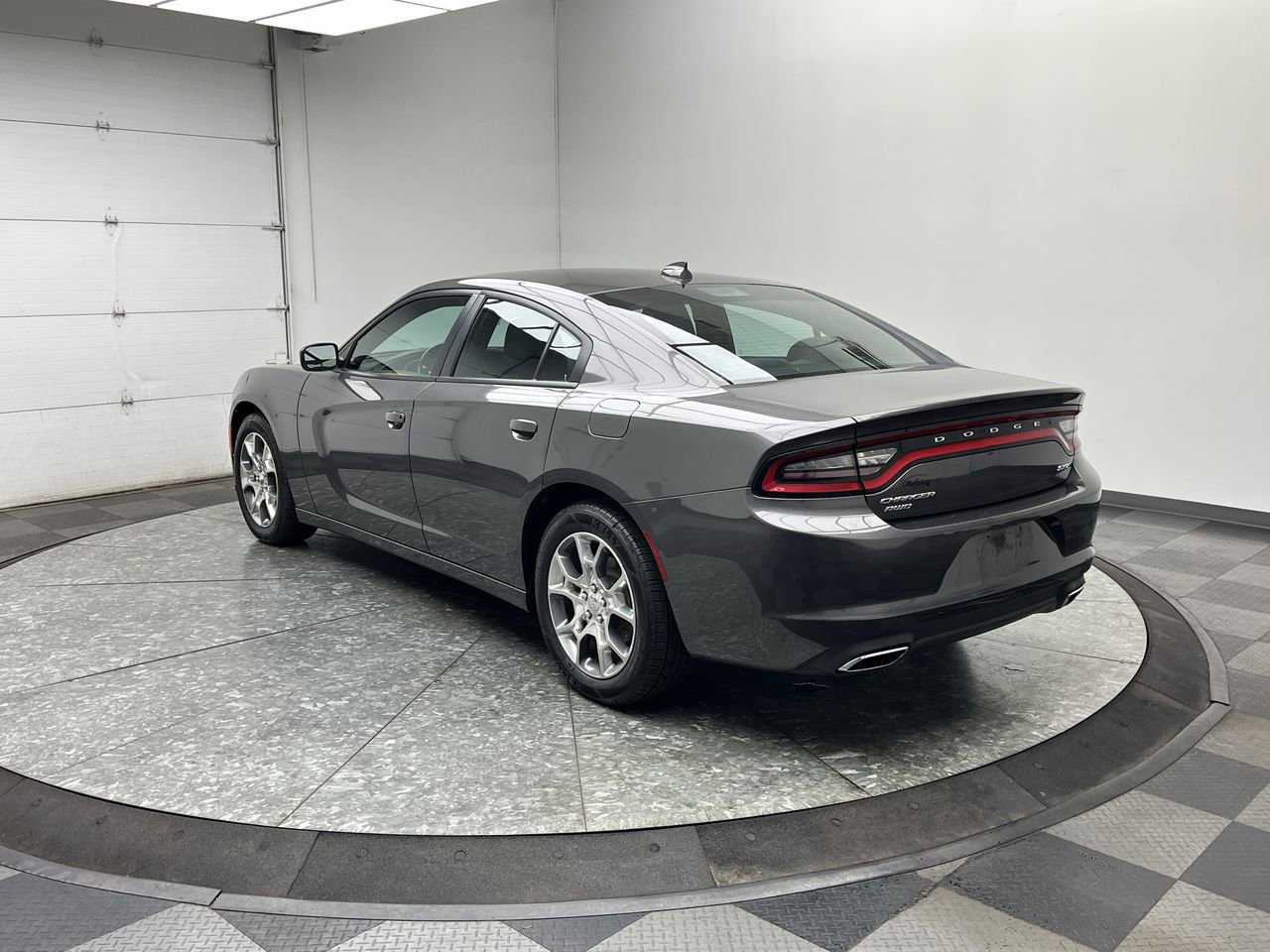 Used 2017 Dodge Charger SXT AWD/4WD image 2