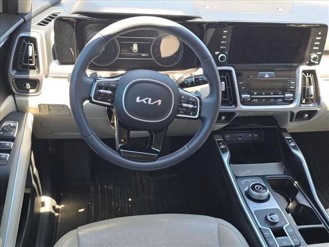 Certified 2023 Kia Sorento EX AWD/4WD image 7